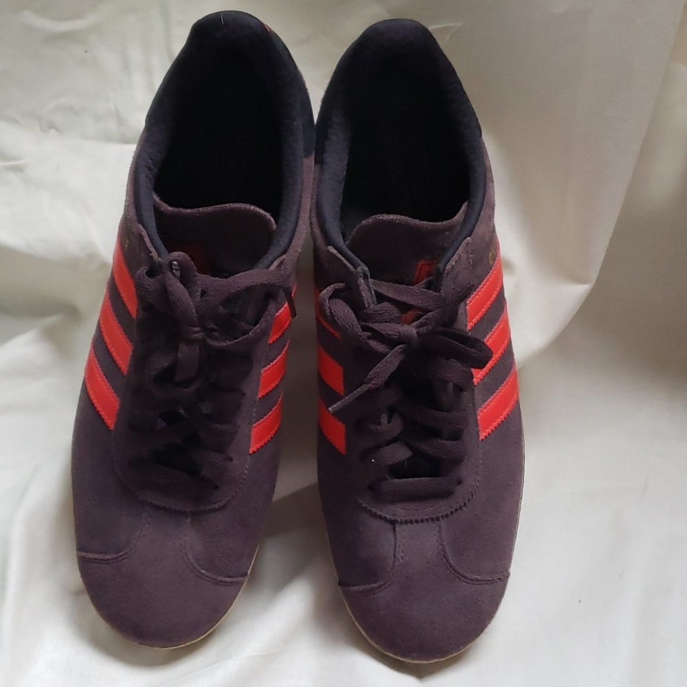 Adidas men tennis shoes size 10.5